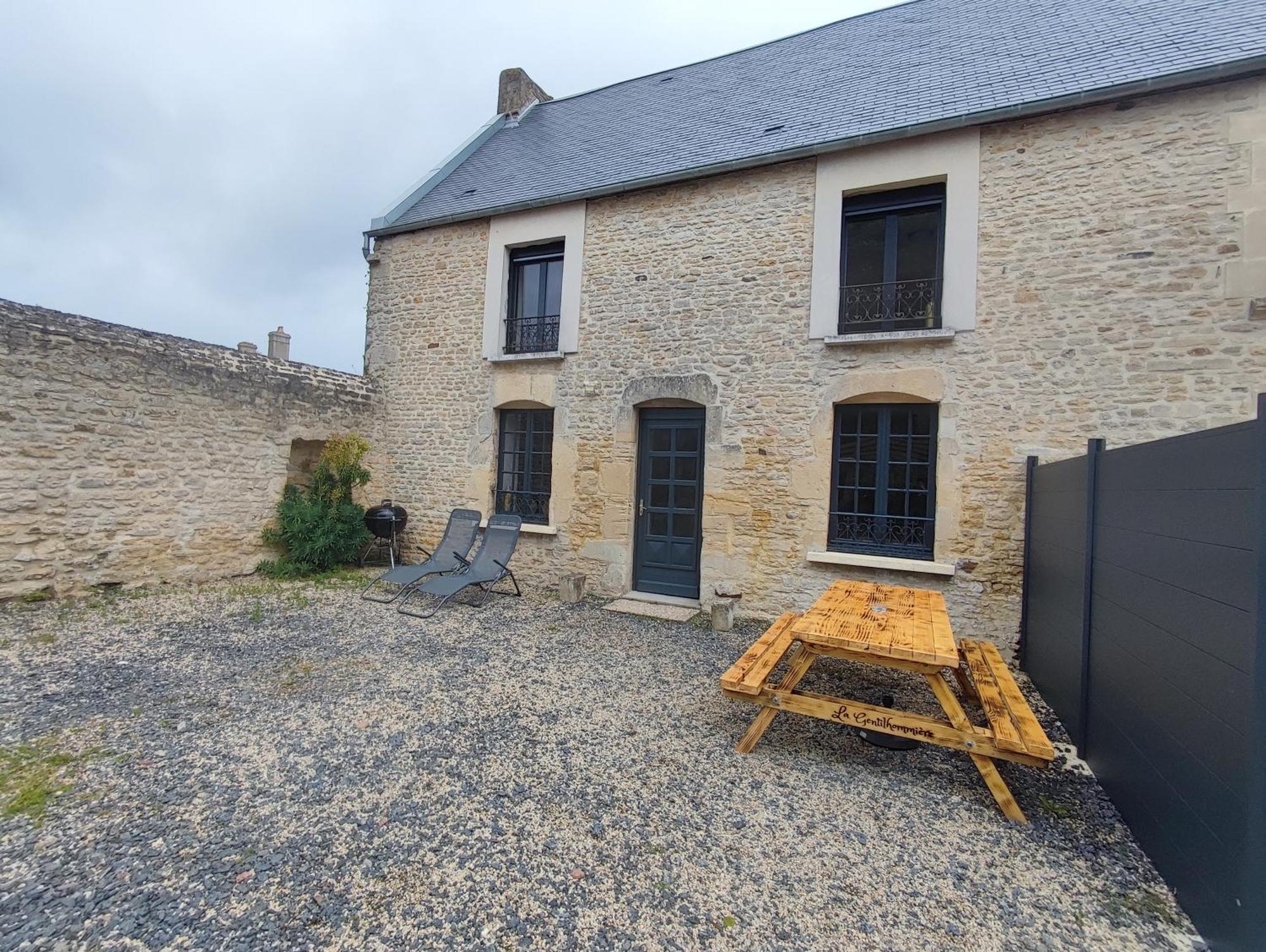 Le Domaine De La Gentilhommiere Situee Entre Bayeux Et Arromanches Les Bains Manvieux Exteriör bild