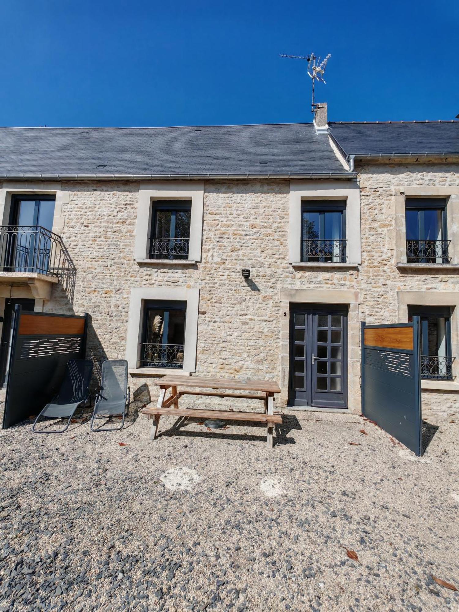 Le Domaine De La Gentilhommiere Situee Entre Bayeux Et Arromanches Les Bains Manvieux Exteriör bild